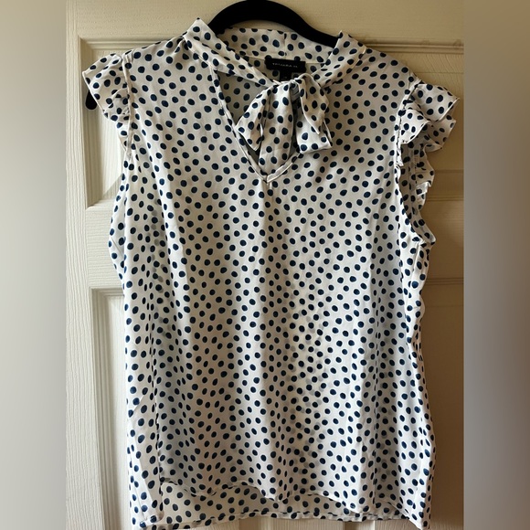Tops - White Blue Polka Dot Blouse with Bow Tamara H Size Small Petite Great Condition